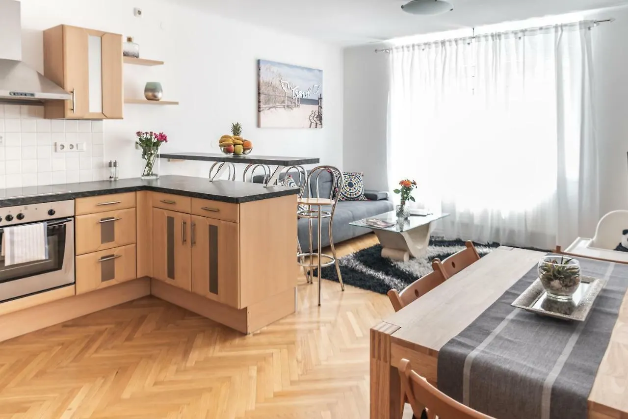 Volksgarten Suite Graz 0*,