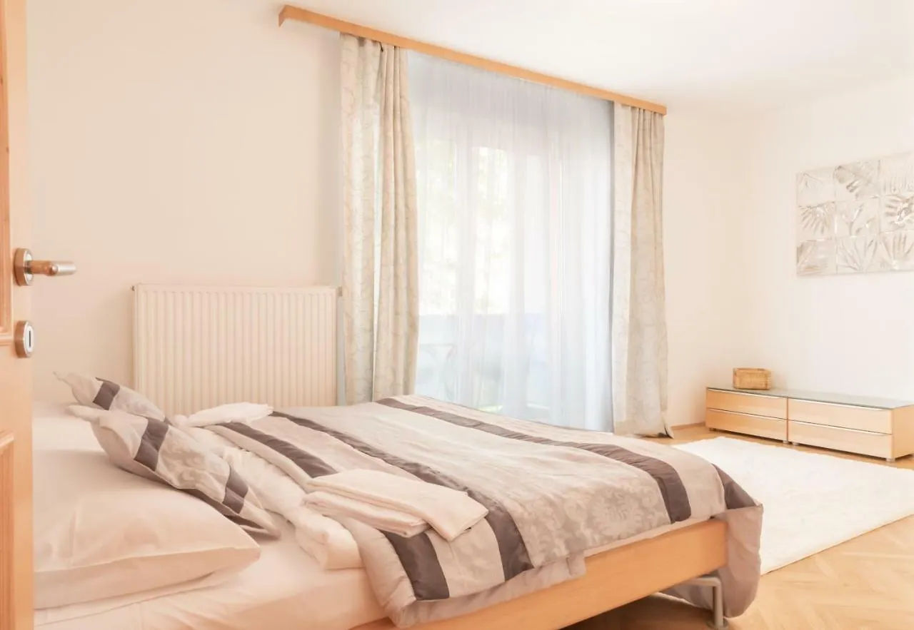 Apartment Volksgarten Suite Graz